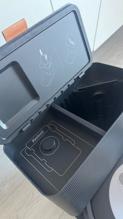 Robot Aspirador Roomba j7+ com Base de Esvaziamento – Excelente Estado