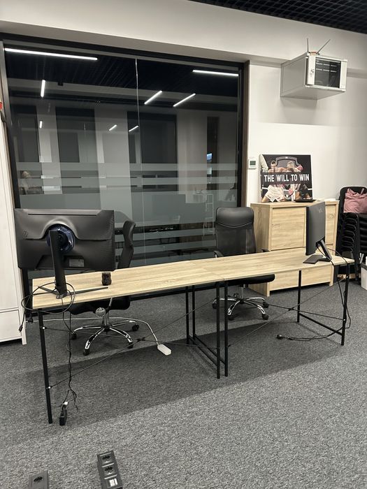 Продамо одним лотом 2 офісних стола