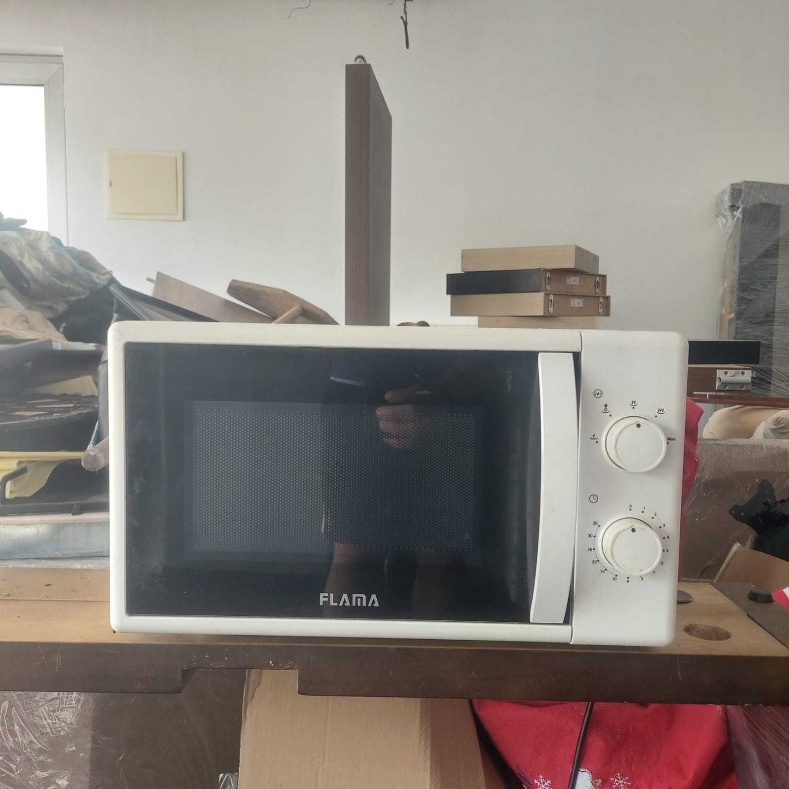 Micro-ondas 20L Branco 1824FL