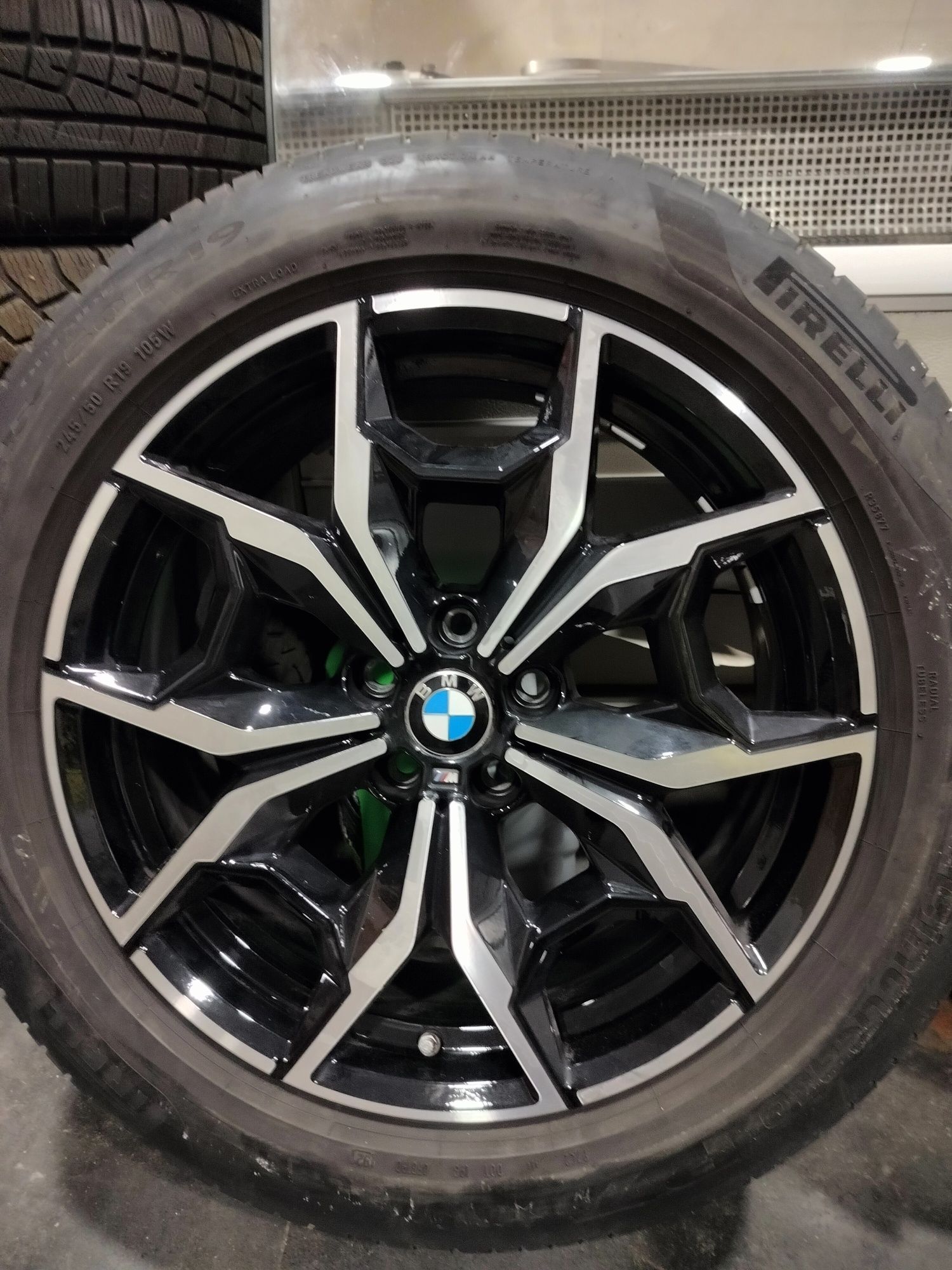 Komplet felg BMW G01 19 cal z oponami letnimi Pirelli Cinturato P7