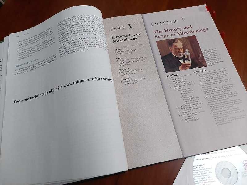 Livro “Microbiology” como novo (Inclui CD), de Prescott Harley Klein