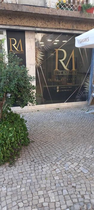 Loja arrendar baixa de Setúbal em largo remodelado