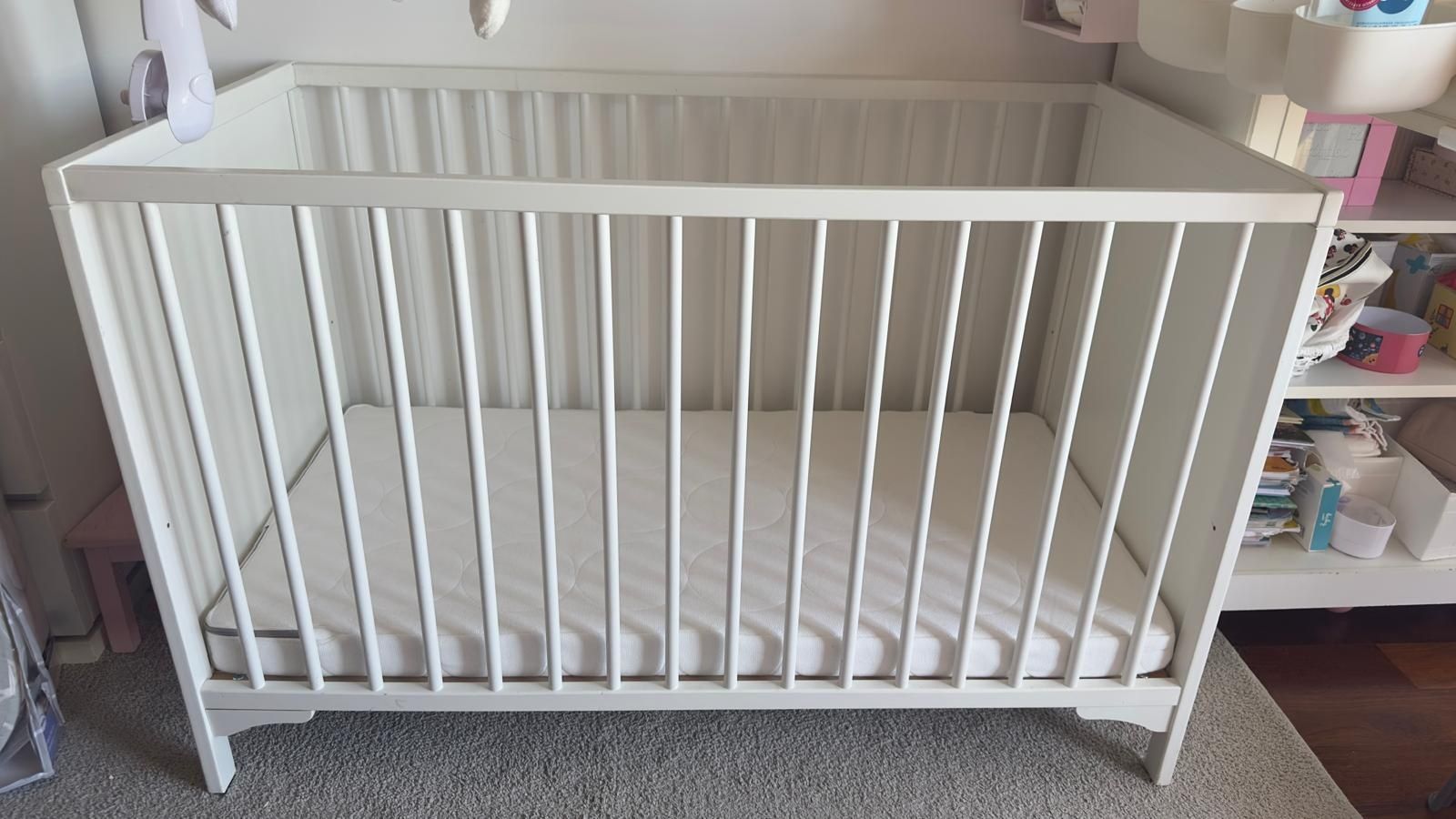 Berço bébé com colchão com reguardo