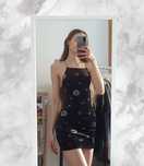 Welurowa velvet czarna black sukienka dress odkryte placy
