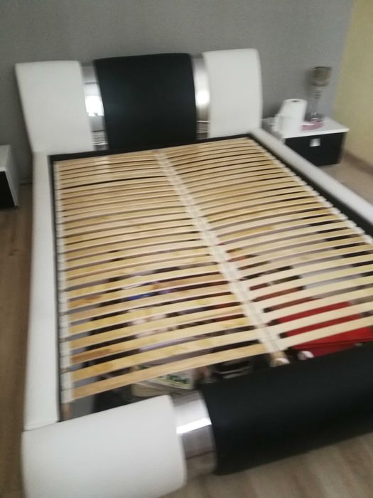sypialnia biało czarna lakierowana okazja