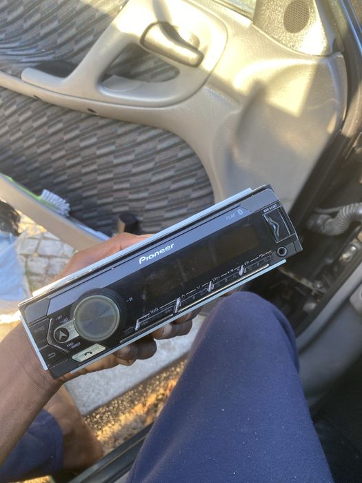 Vende se Radio pioneer Lisboa Sao joao da talha