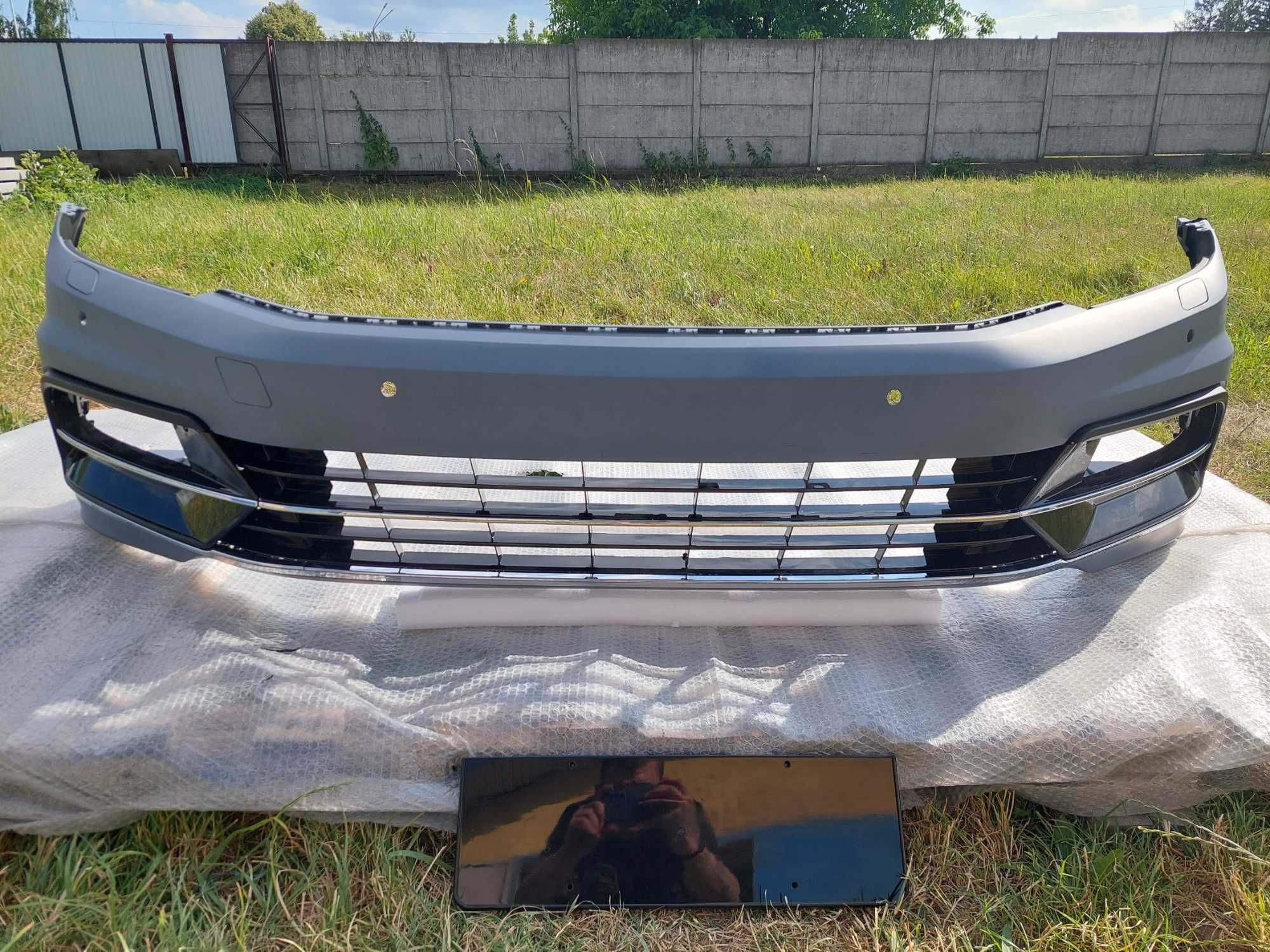 Передній бампер ( стиль R-Line ) на Volkswagen Passat B8 14-19 року
