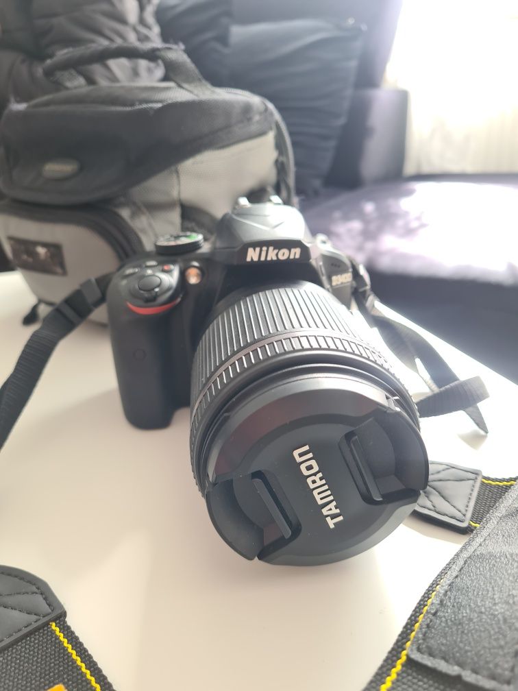 Aparat Nikon z obiektywem Tamron