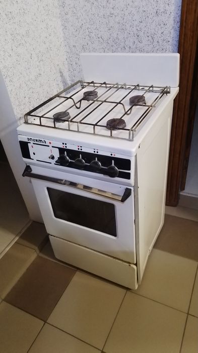 Продам газовую плиту.