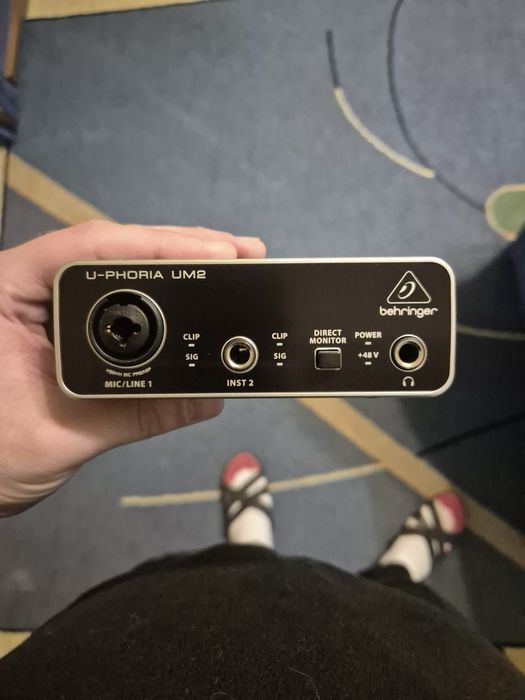 Behringer um2 звукова