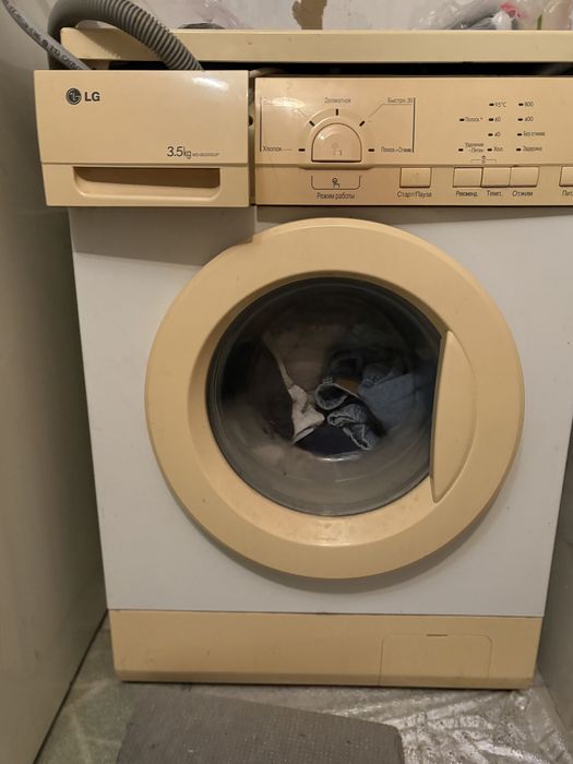 Пральна машина LG 3,5 кг в робочому стані