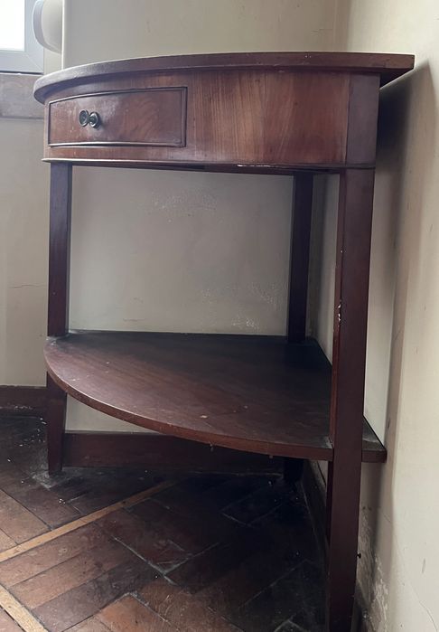 Par de pequenas cantoneiras em mogno