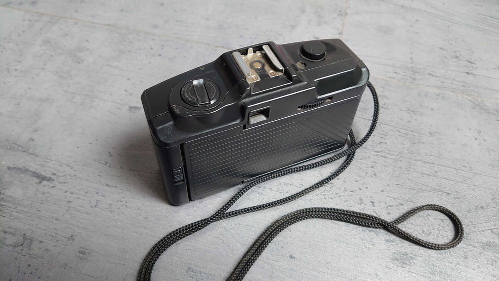 stary aparat fotograficzny SUNPET 35mm Focus Free na kliszę PRL