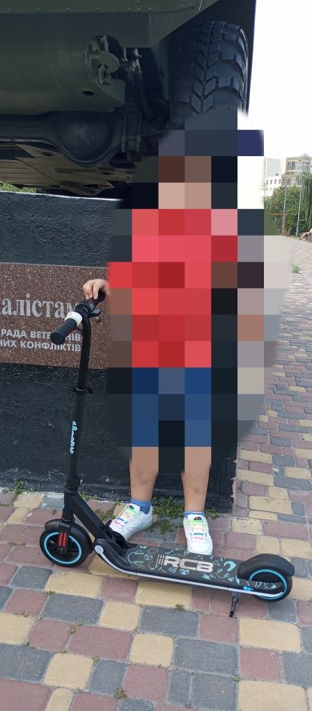 Дитячий електро самокат
