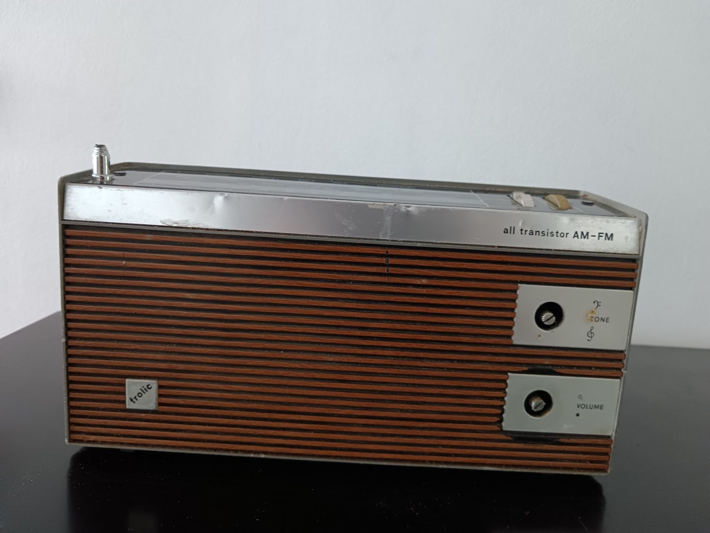 Rádio portátil Frolic (FACEL CL164)