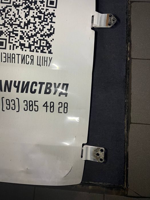 Задні двері нісан нв200