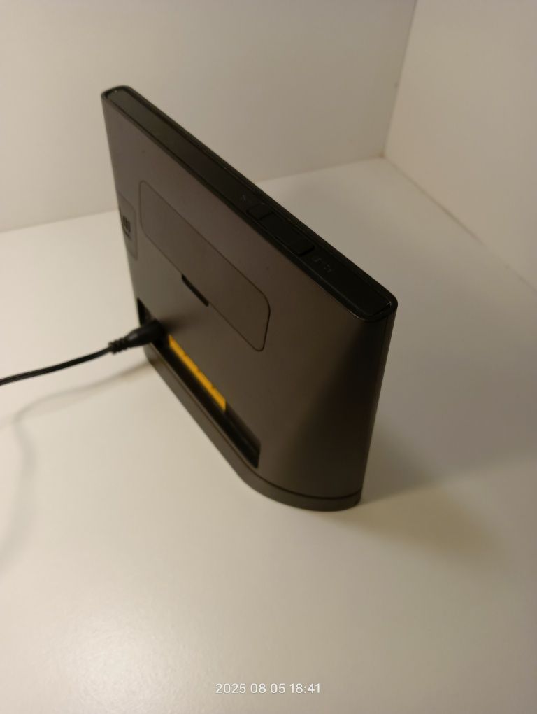 Router na kartę SIM LTE 4G WiFi internetHuawei model do komputera lapt