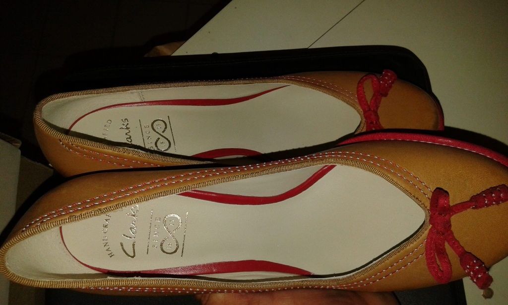 Clarks novos em caixa original