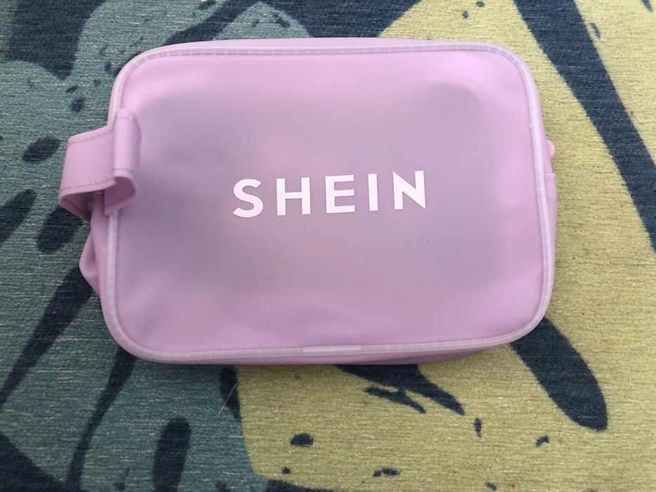 Bolsa de maquilhagem nova