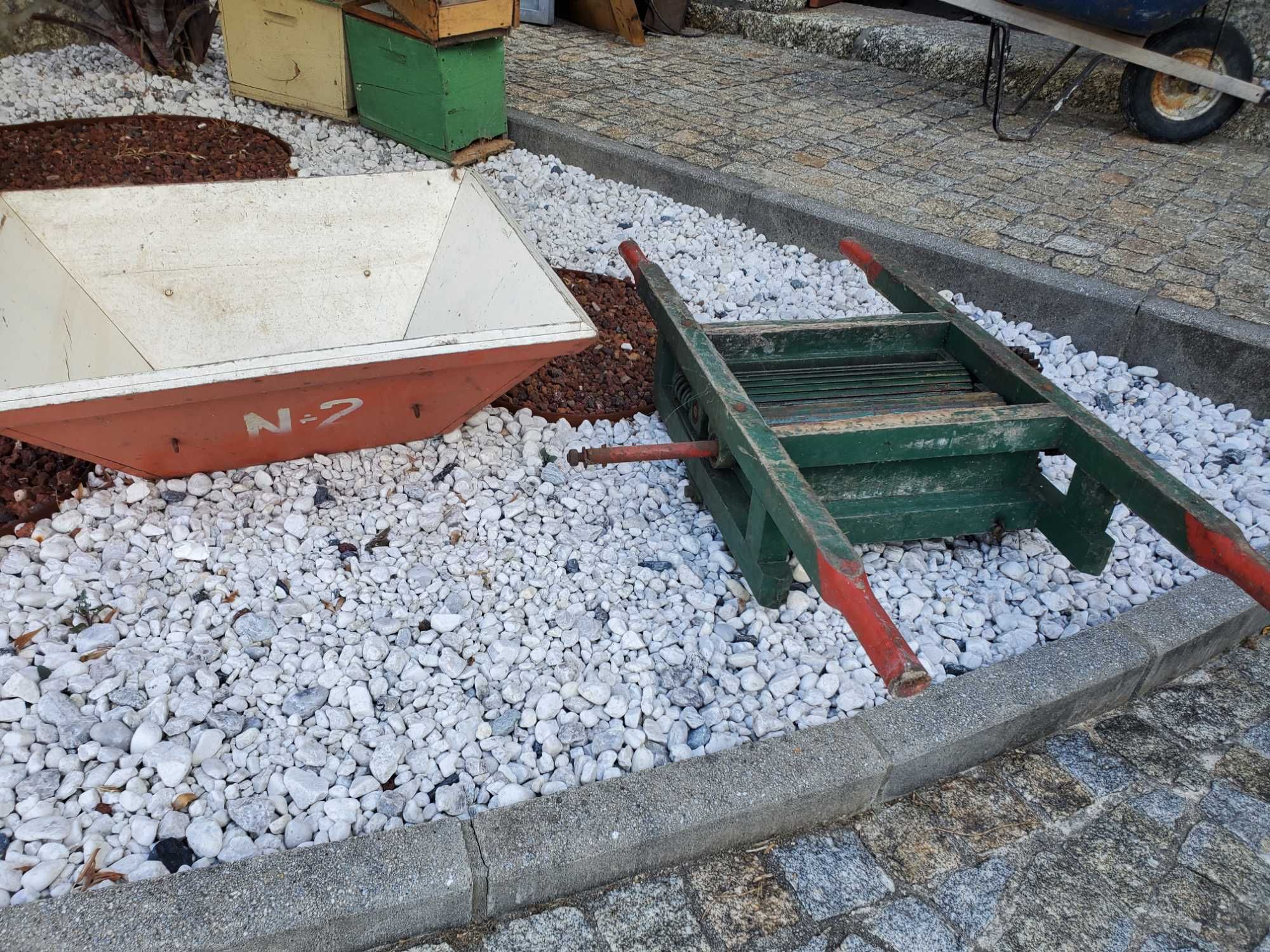 Prensa e Relador de uvas com motor