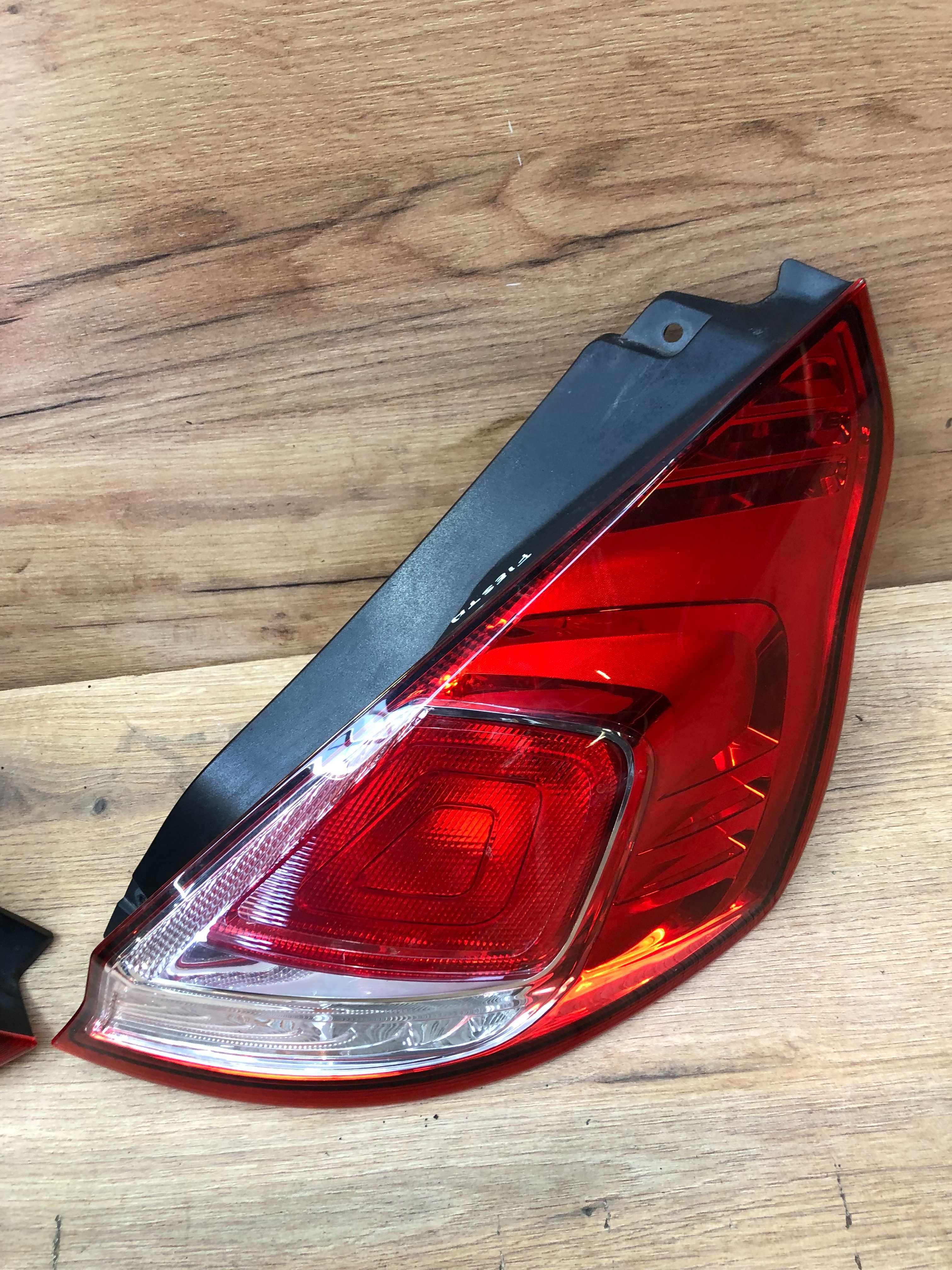 Lampa/reflektor tylny lewy prawy Ford Fiesta Mk7 lift