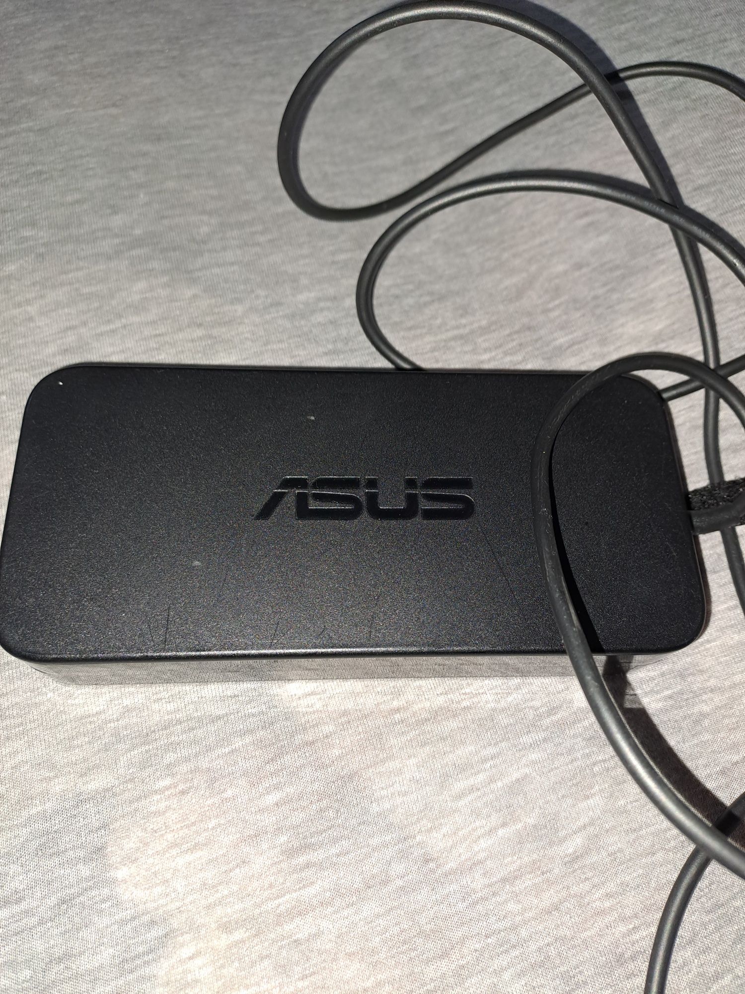 Odsprzedam zasilacz adapter asus