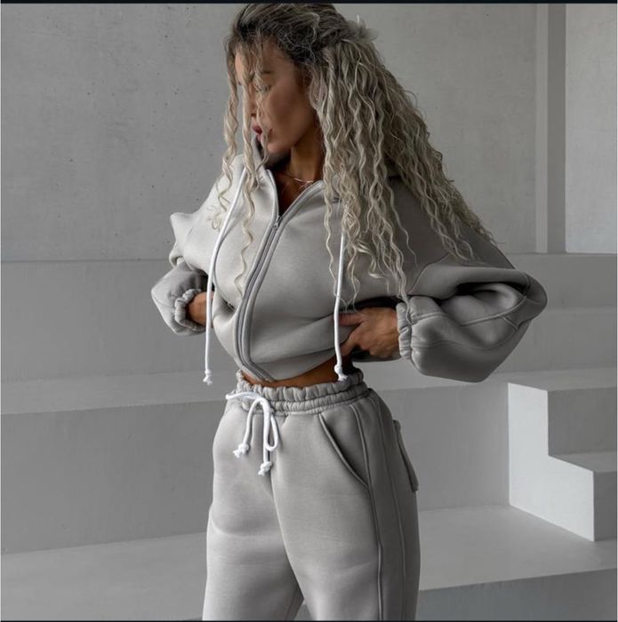 Теплий жіночий костюм