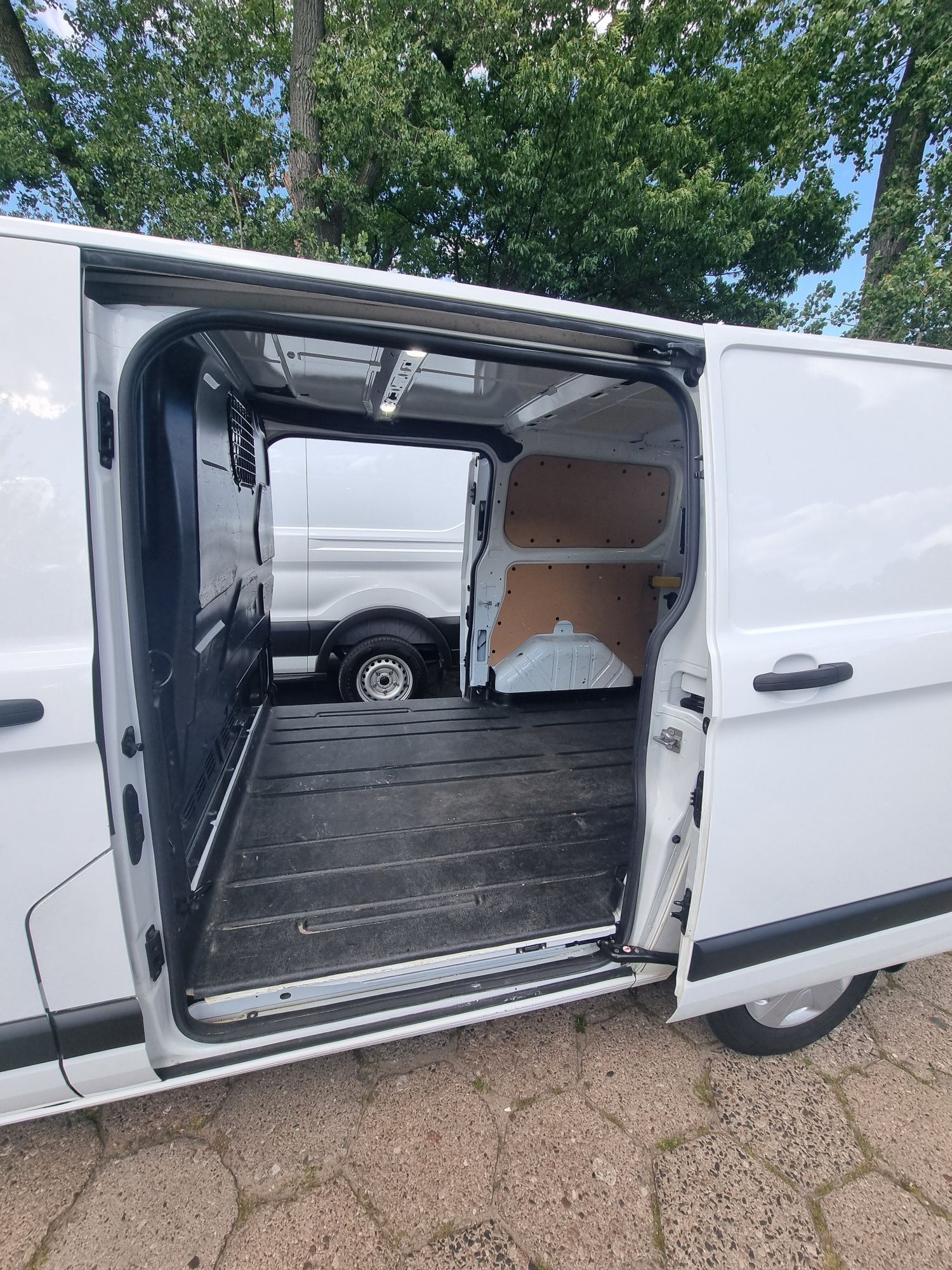Wynajem busa blaszak furgon 24H