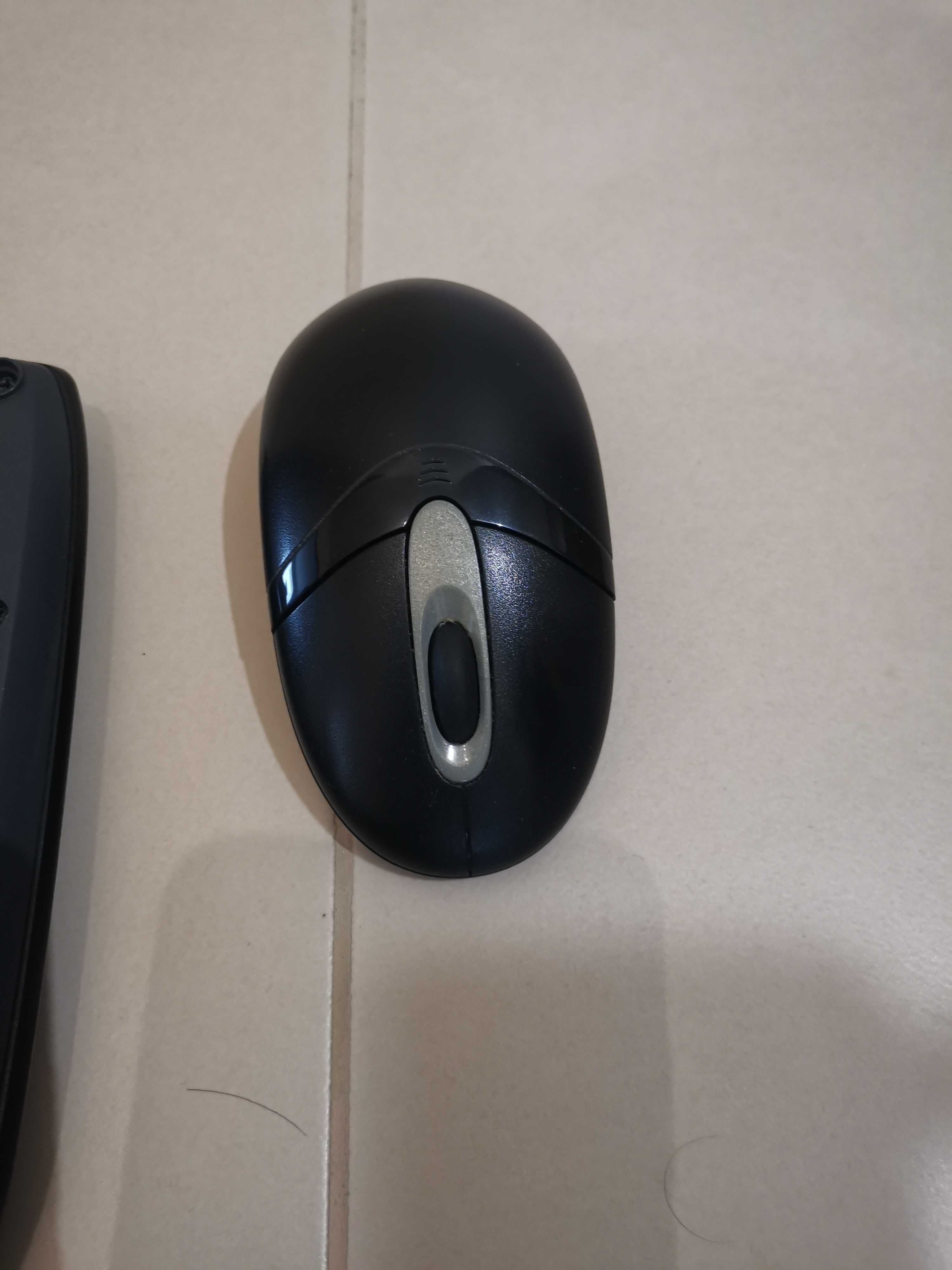 Klawiatura Logitech z myszą