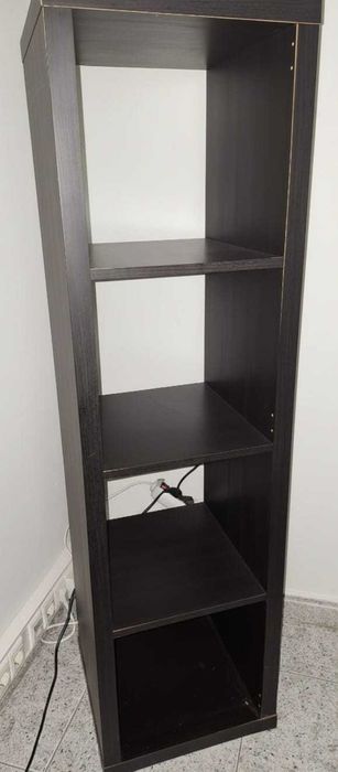 Estante Vertical Compacta e Moderna - Otimize o seu Espaço!