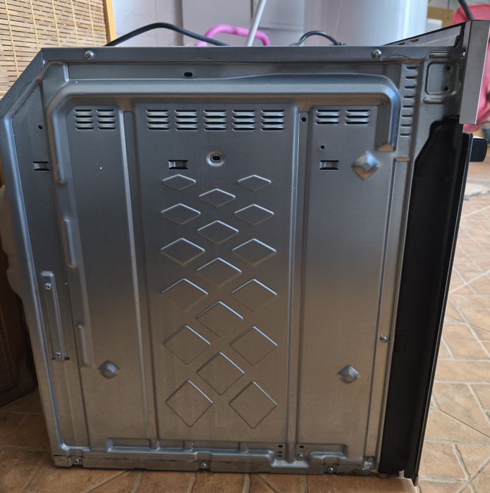 Forno de Encastrar BEKO Multifunções. Estado Novo. Torres Vedras.