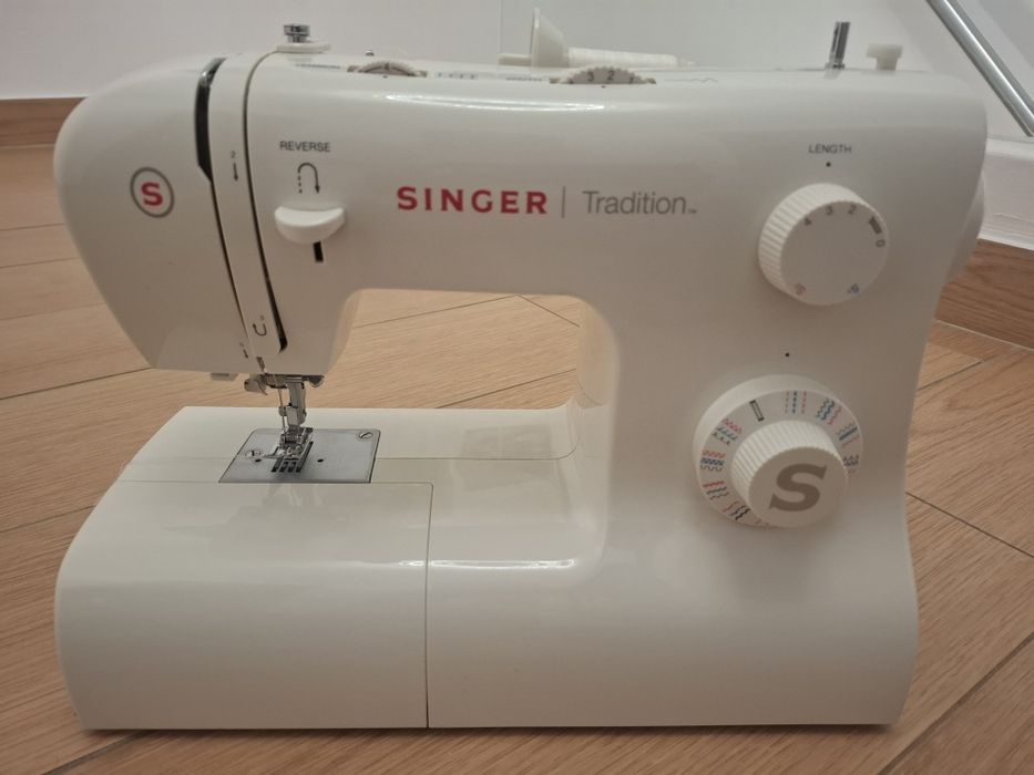 Vende-se Máquina de Costura Singer