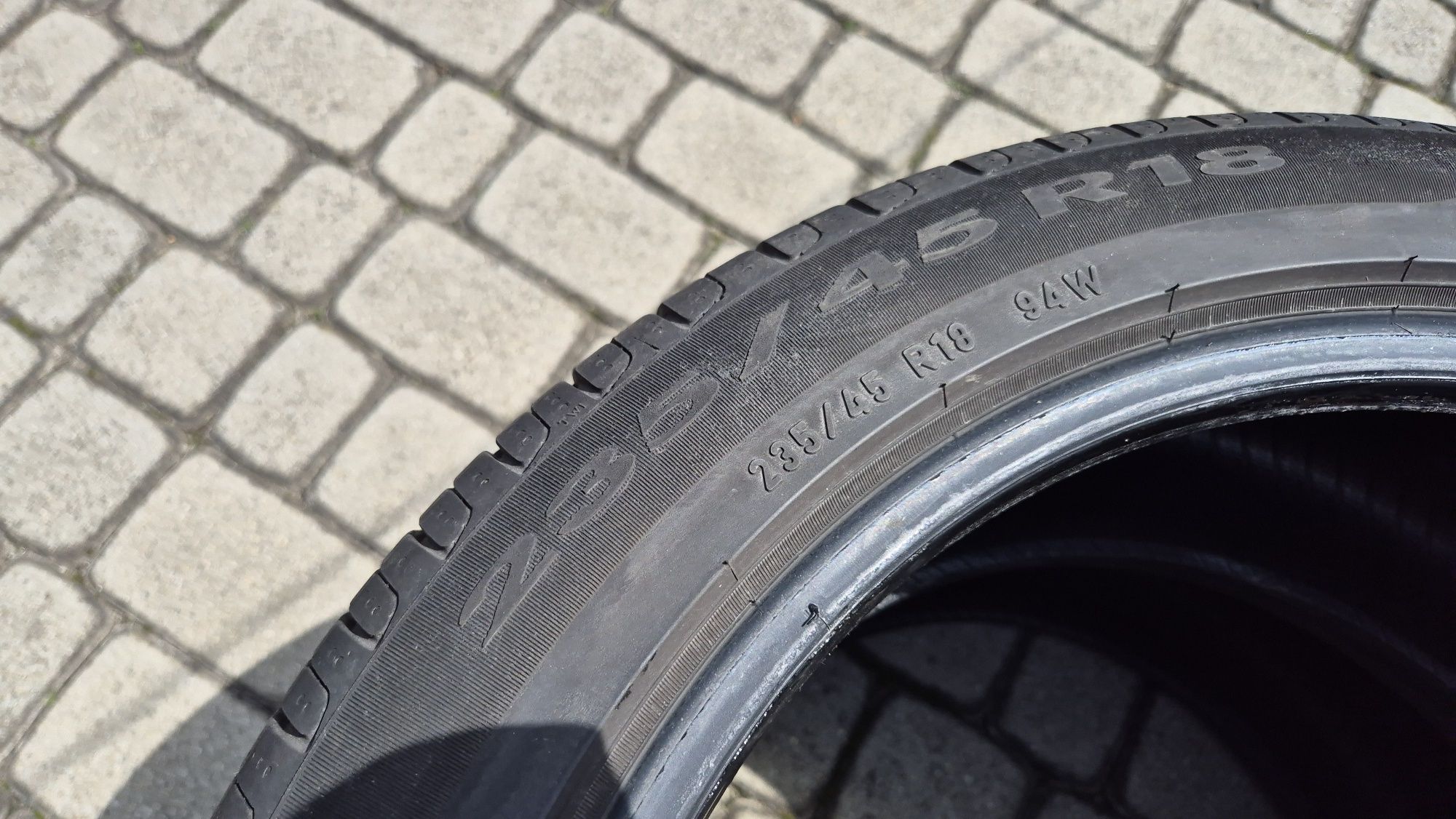 Dwie opony Pirelli 18, 235/45