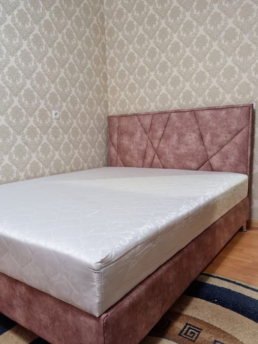 Продам двохспальне ліжко з підйомним механізмом і матрацом