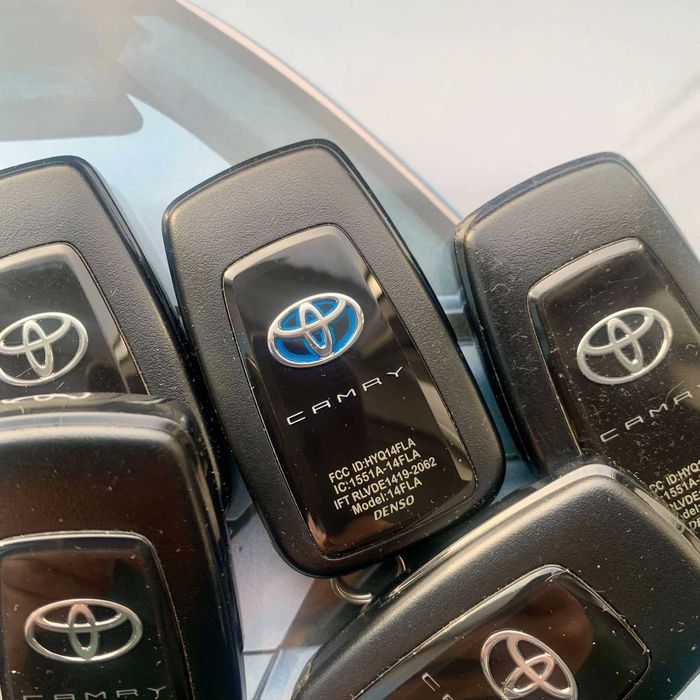 Ключ Toyota Camry, Prius, Venza USA