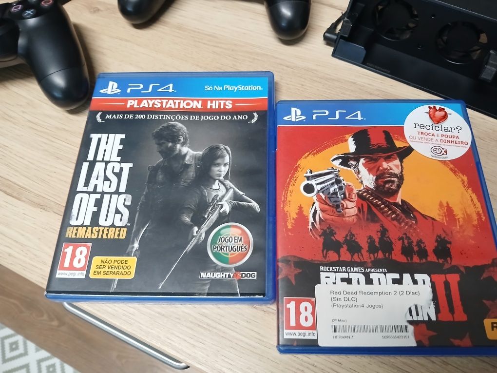 Playstation ps4 com 2 comandos