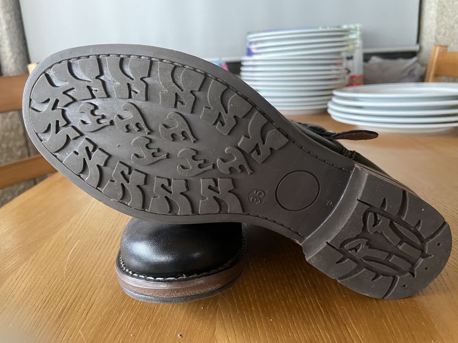 Botins castanhos escuro