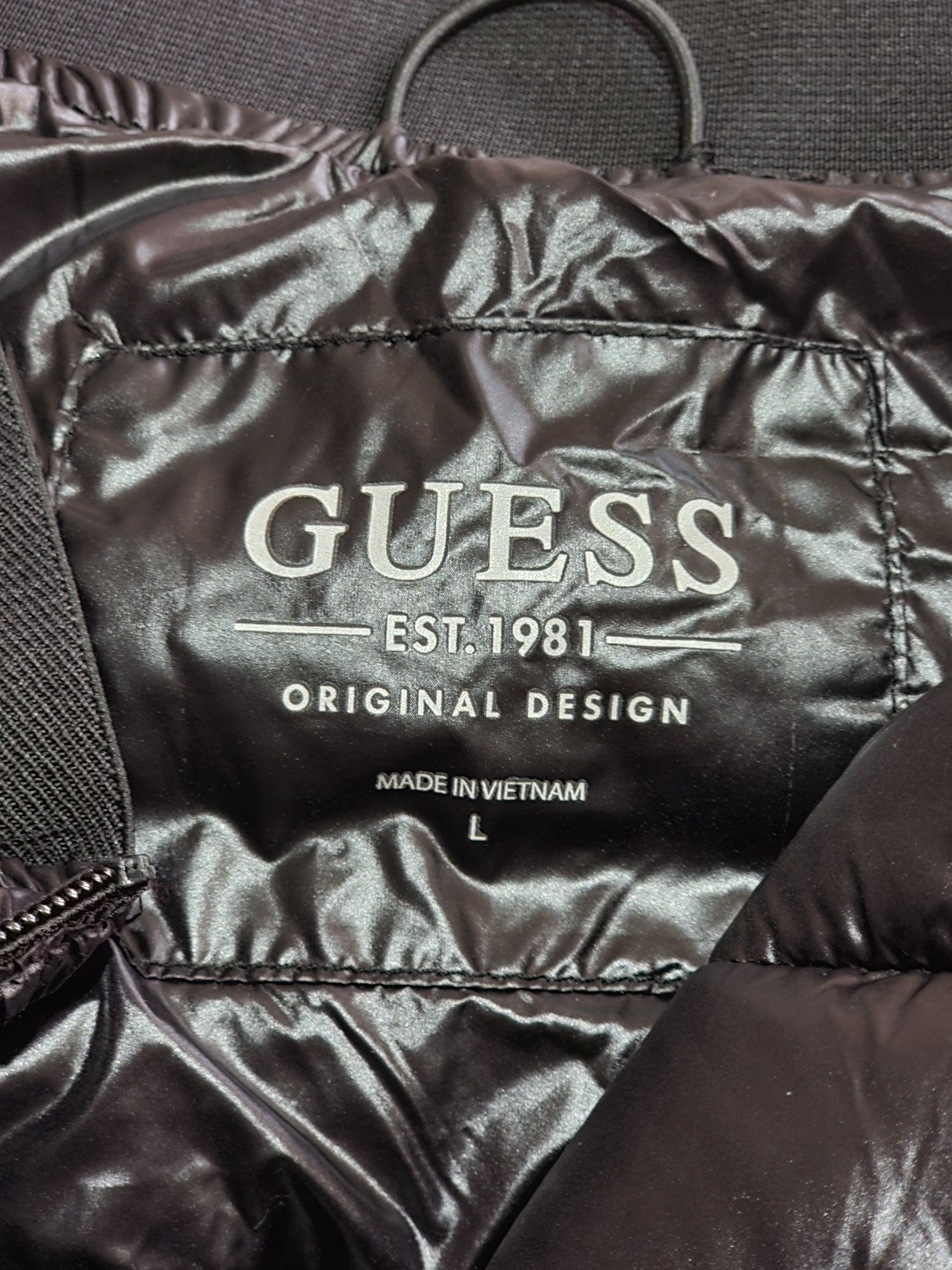 Оригінал 100% чоловічий легкий пуховичок- бомбер GUESS  L