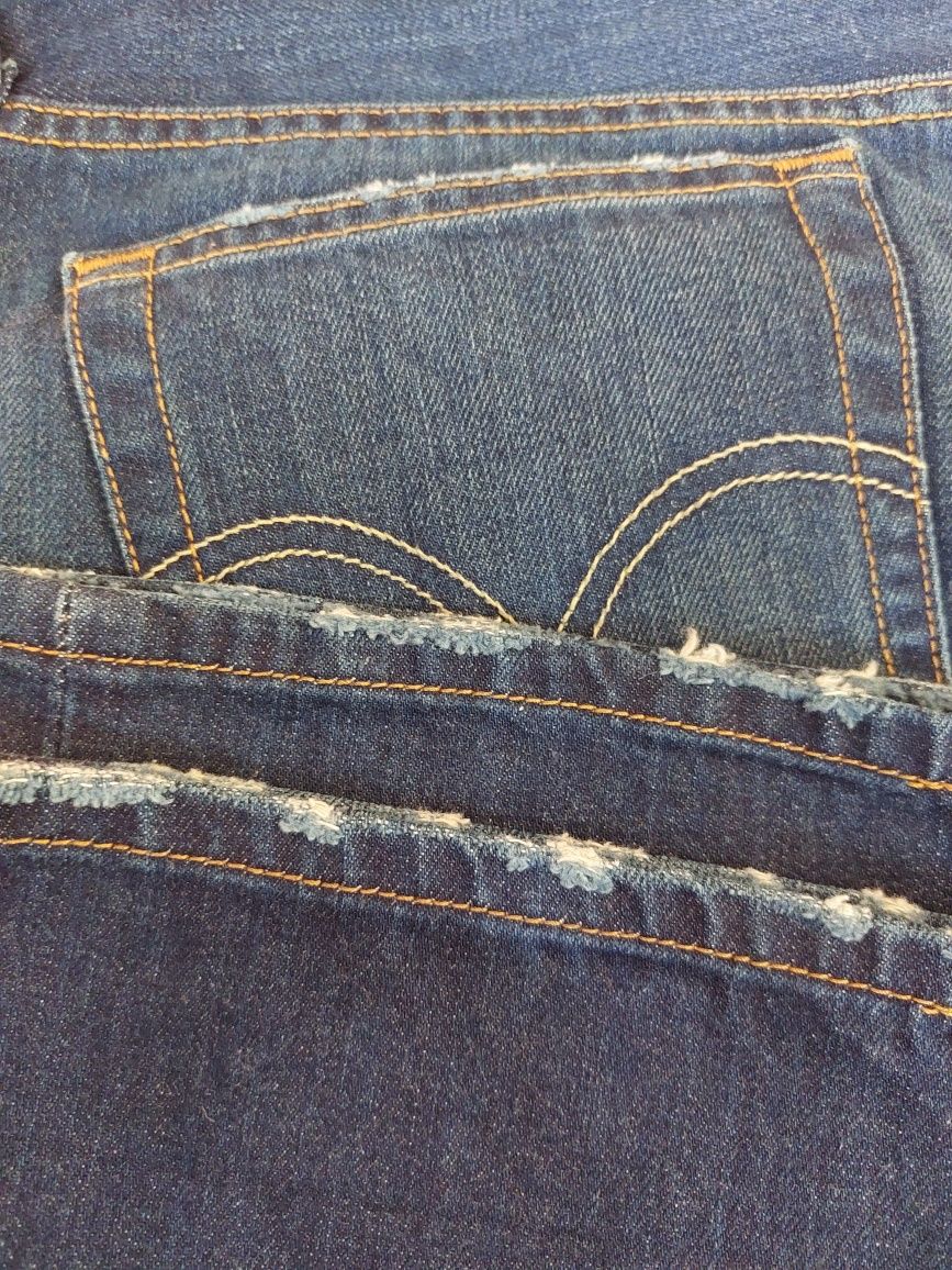 Kultowe jeansy 501 marki Levis