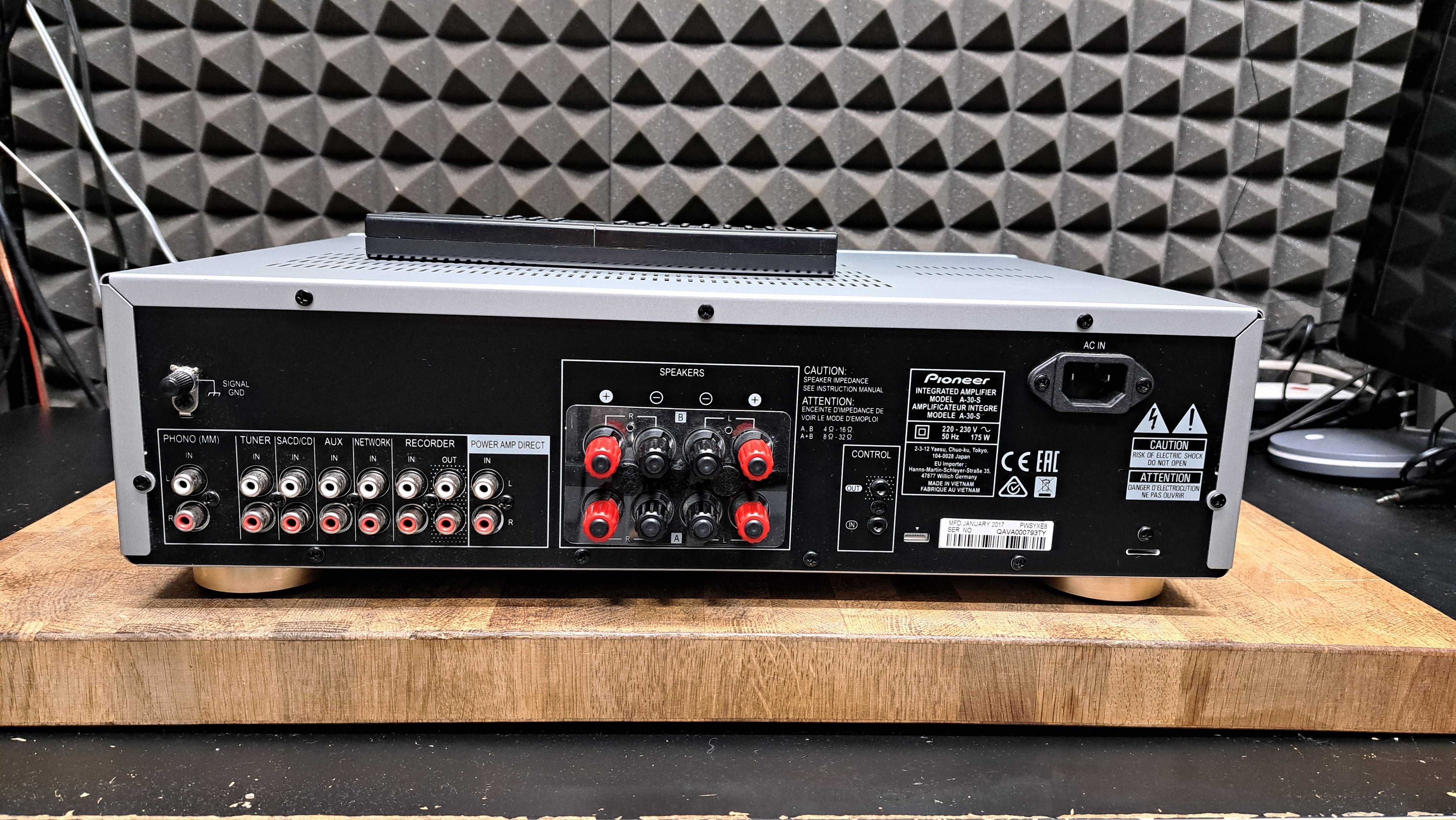 Wzmacniacz Pioneer A-30-S z pilotem