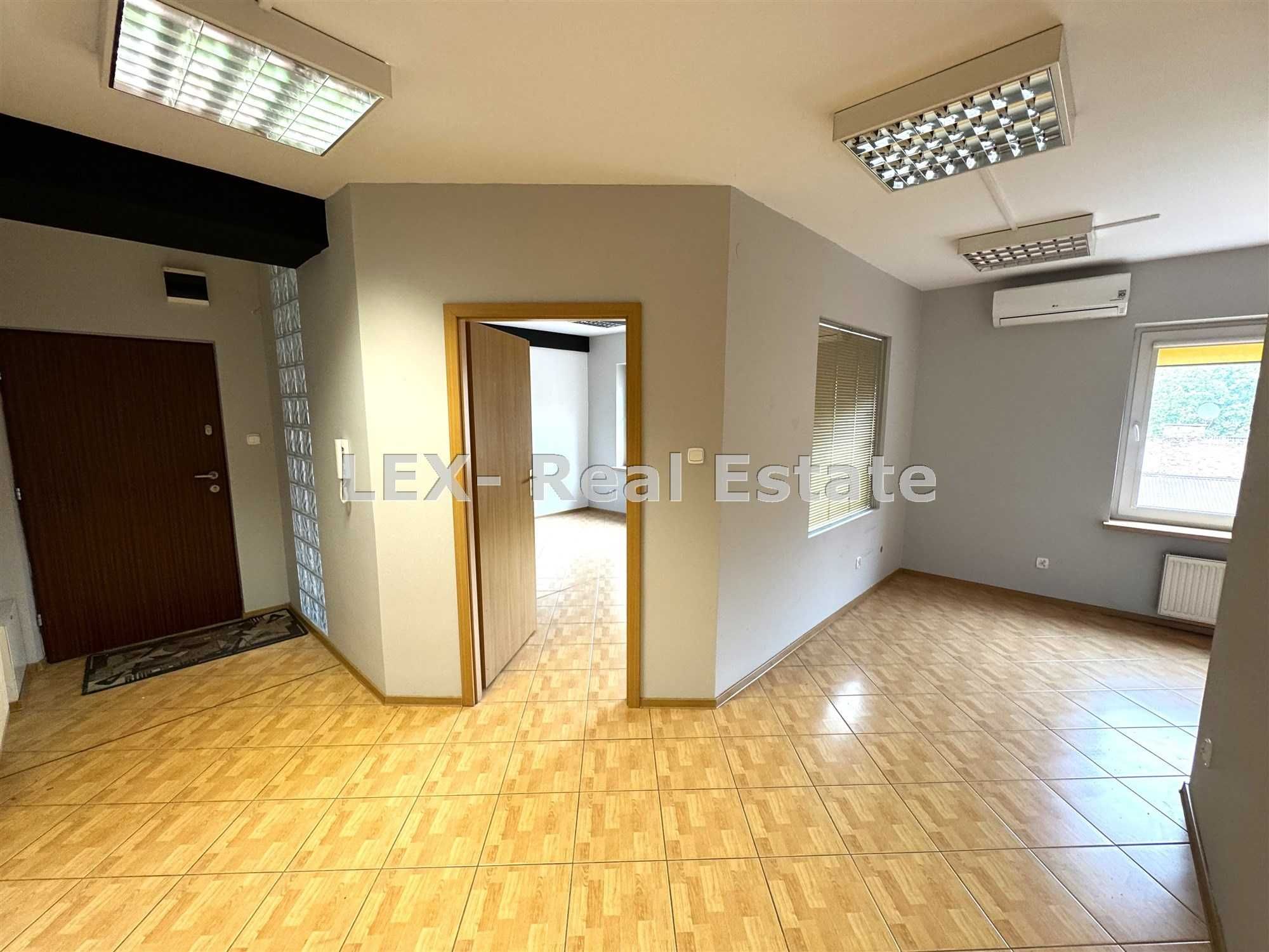 Do wynajęcia lokal biurowy 41 m2 w ścisłym centrum Pruszkowa.