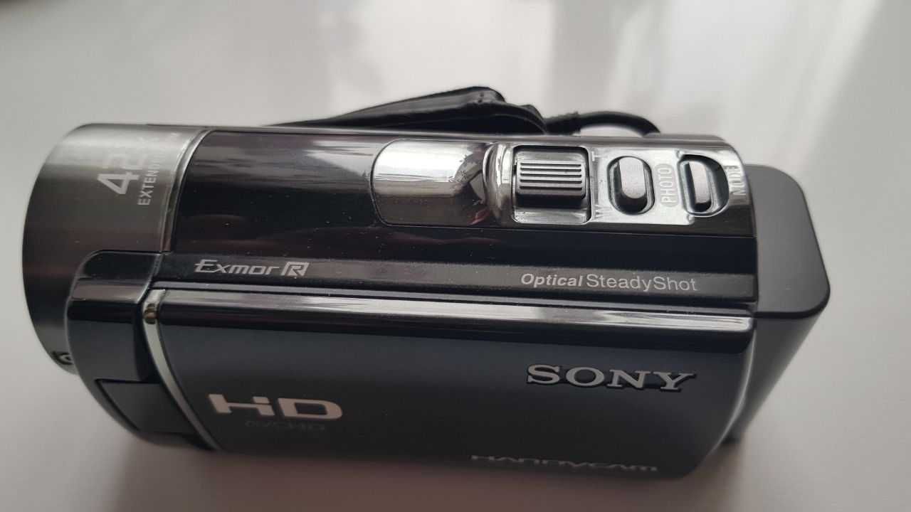 Видеокамера Sony HDR-CX130E Black. Состояние идеальное.