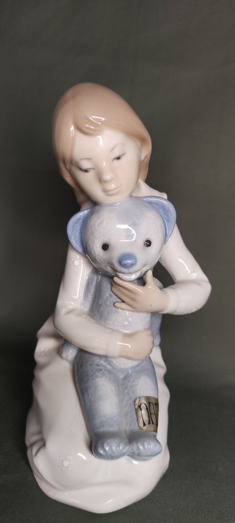 Piękna porcelanowa figurka NAO Lladro