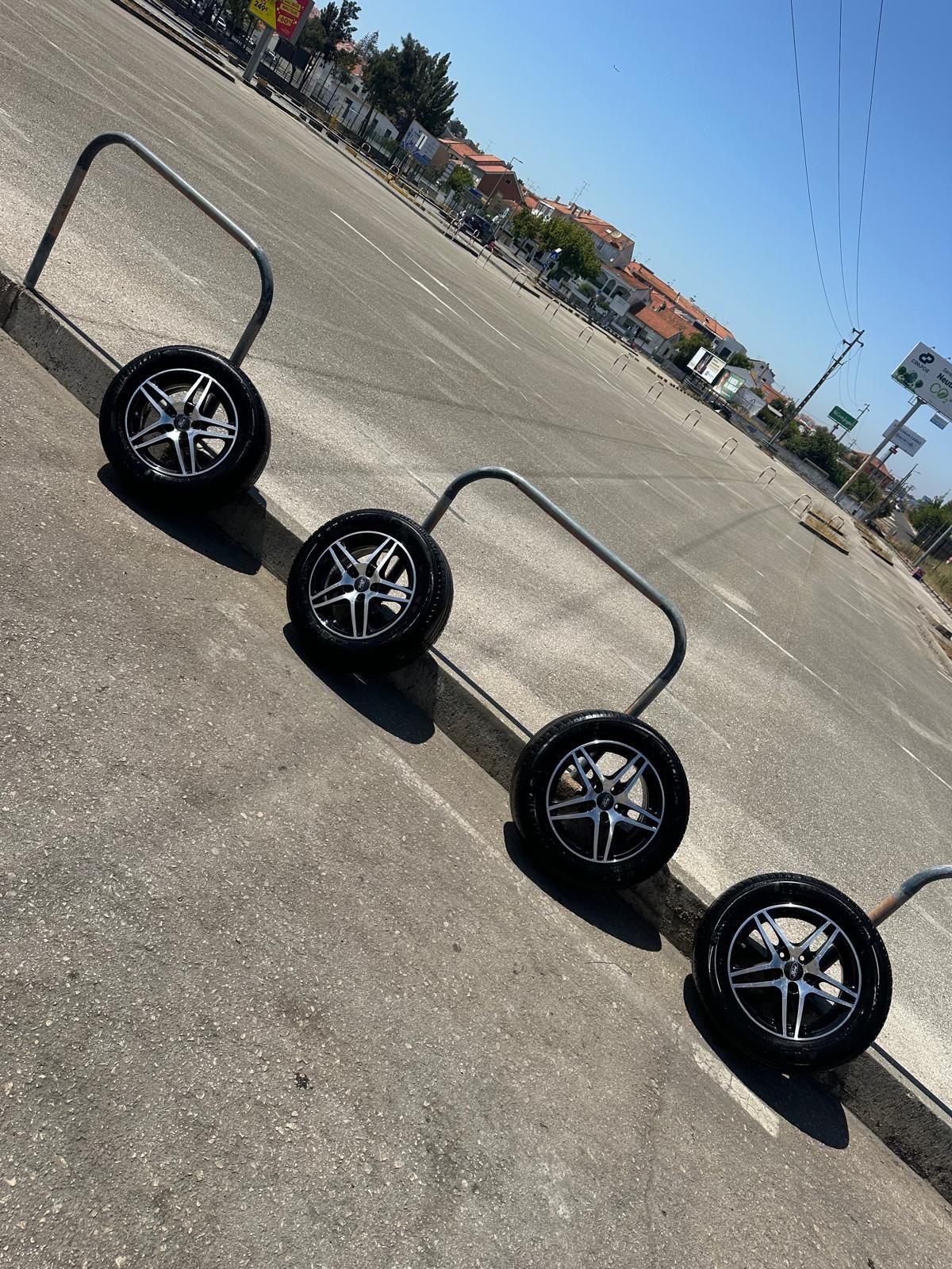 JANTE 15 5×108 com pneu 200€ interessados contactar através do número