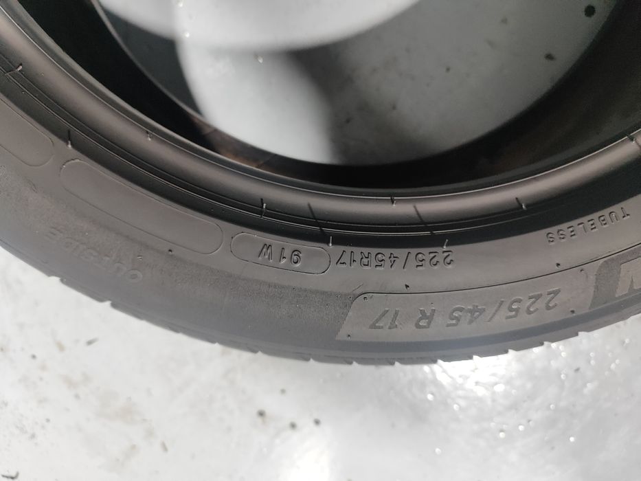 2 pneus como novos 225-45R17 Michelin - Oferta dos portes
