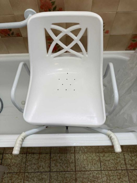 Cadeira rotativa para banheira