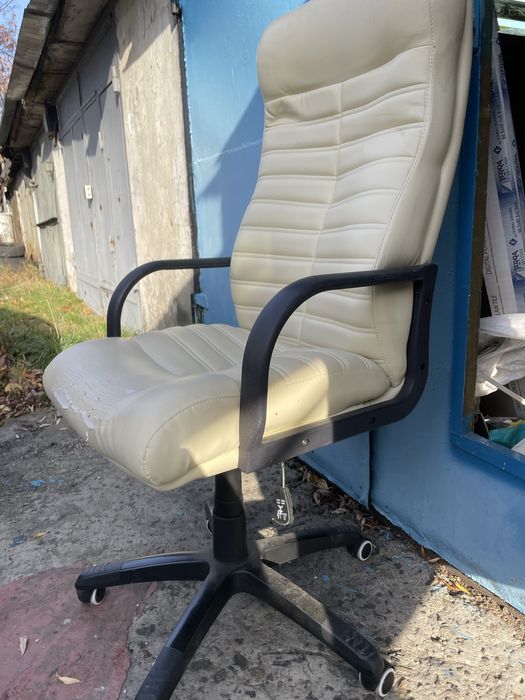 Крісло офісне бу 2шт