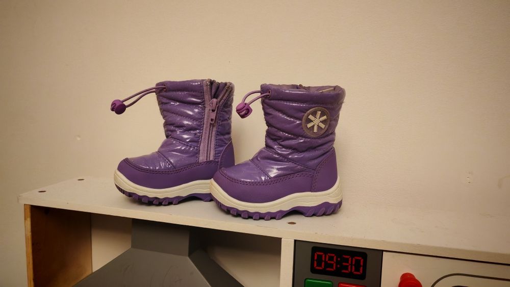 Buty zimowe dla dziewczynki r. 20