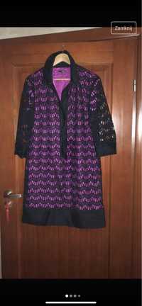 Sukienka z giupiury czarna na podszewce fioletowej