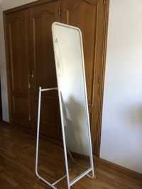 Espelho branco ikea com cabides